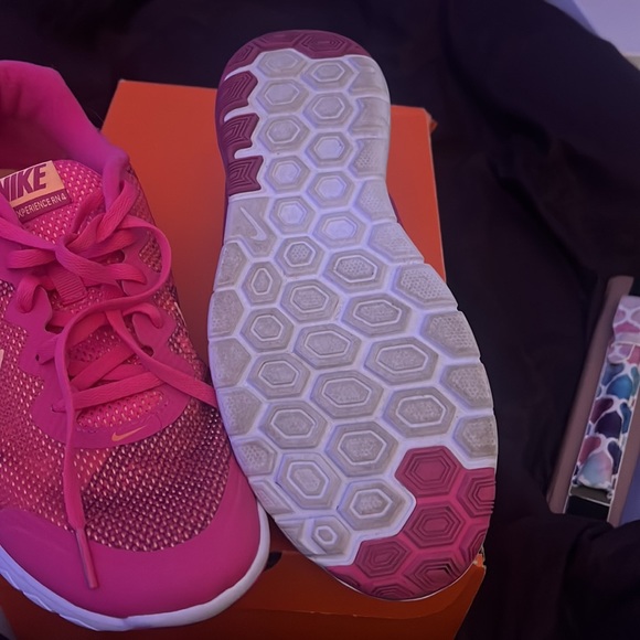 Nike Flex Experience Run 4  Magenta orange and white  Womens Size 9 - Picture 2 of 5